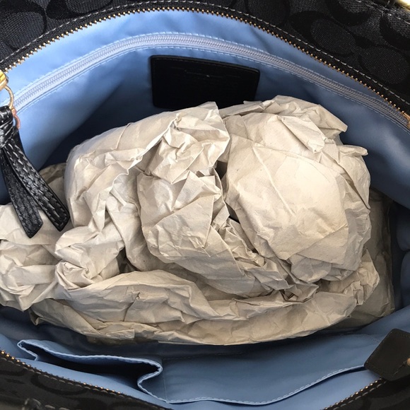 Black Handbag - Picture 3 of 4